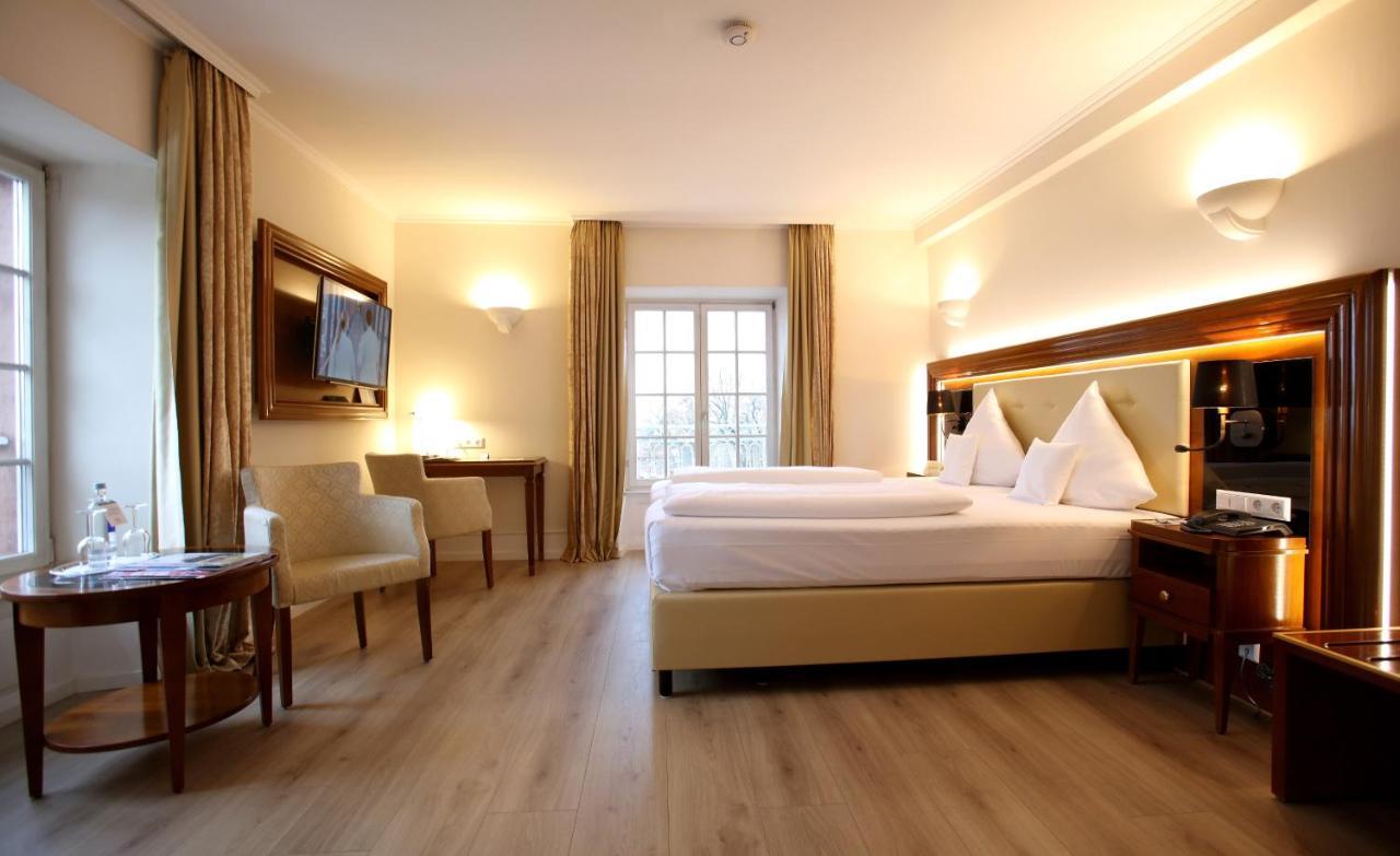 Hotel Schloss อีเดสไฮม์ ภายนอก รูปภาพ