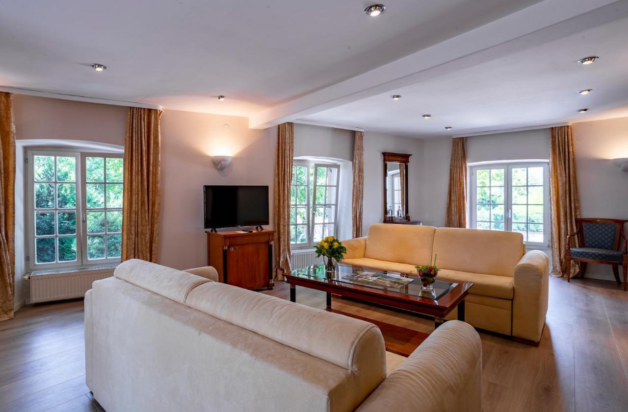 Hotel Schloss อีเดสไฮม์ ภายนอก รูปภาพ