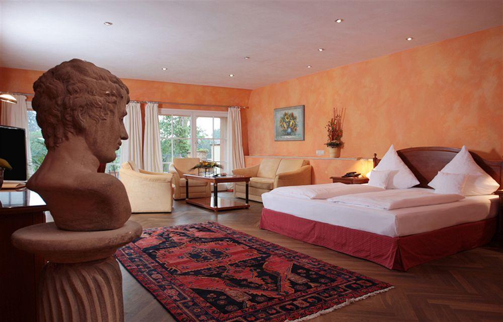 Hotel Schloss อีเดสไฮม์ ภายนอก รูปภาพ