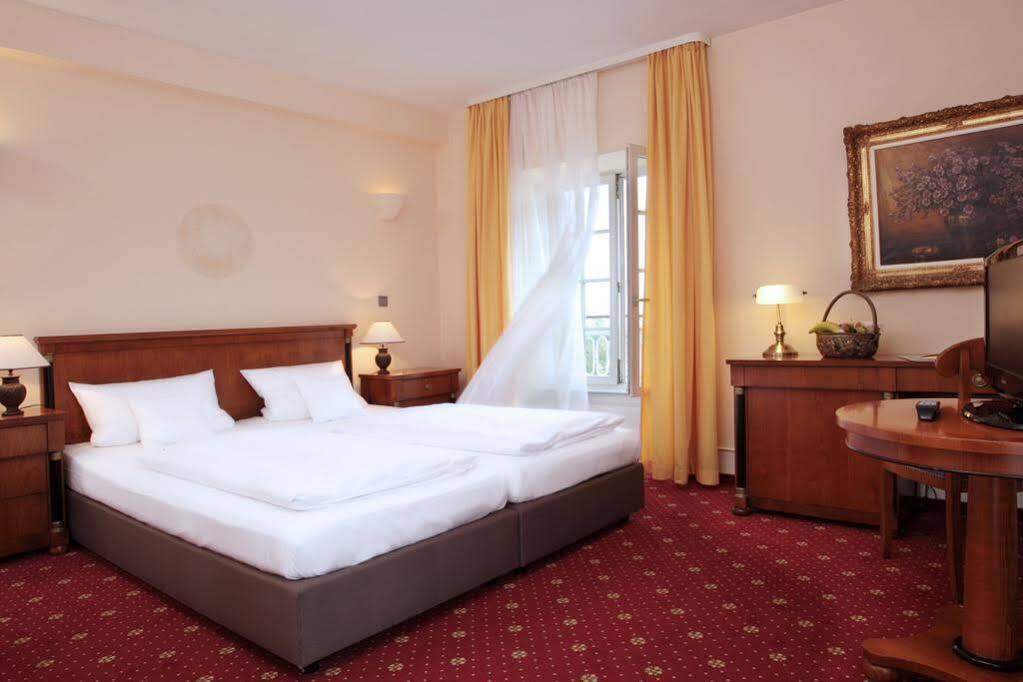 Hotel Schloss อีเดสไฮม์ ภายนอก รูปภาพ